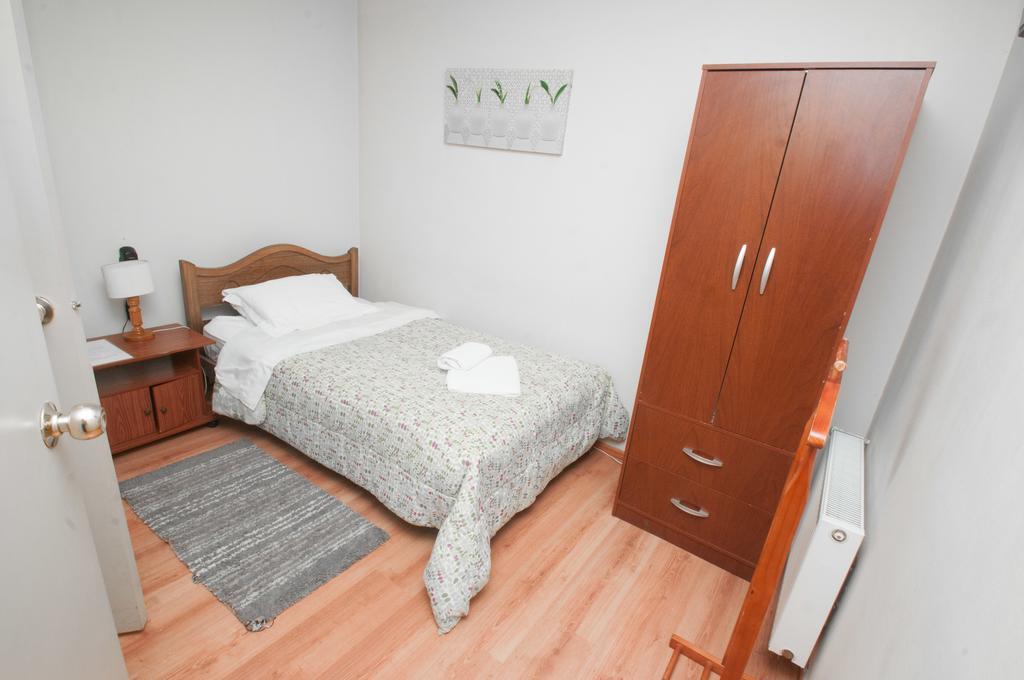تيموكو Hostal Y Departamentos Alcala الغرفة الصورة