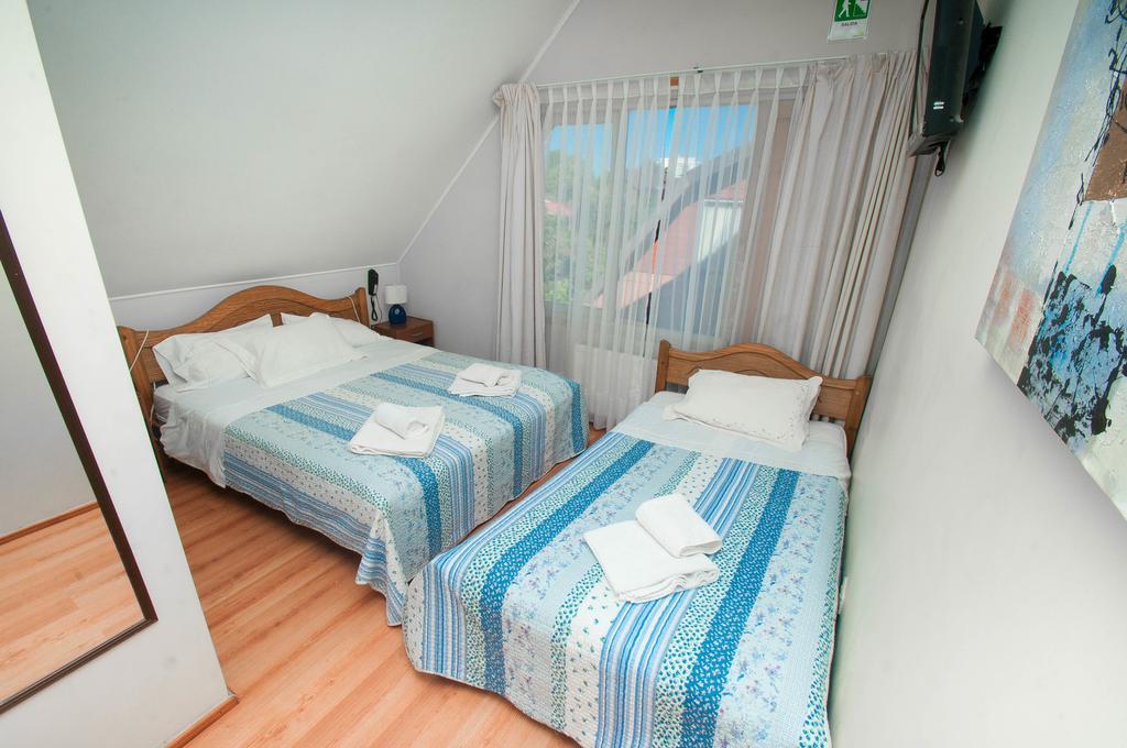 تيموكو Hostal Y Departamentos Alcala الغرفة الصورة